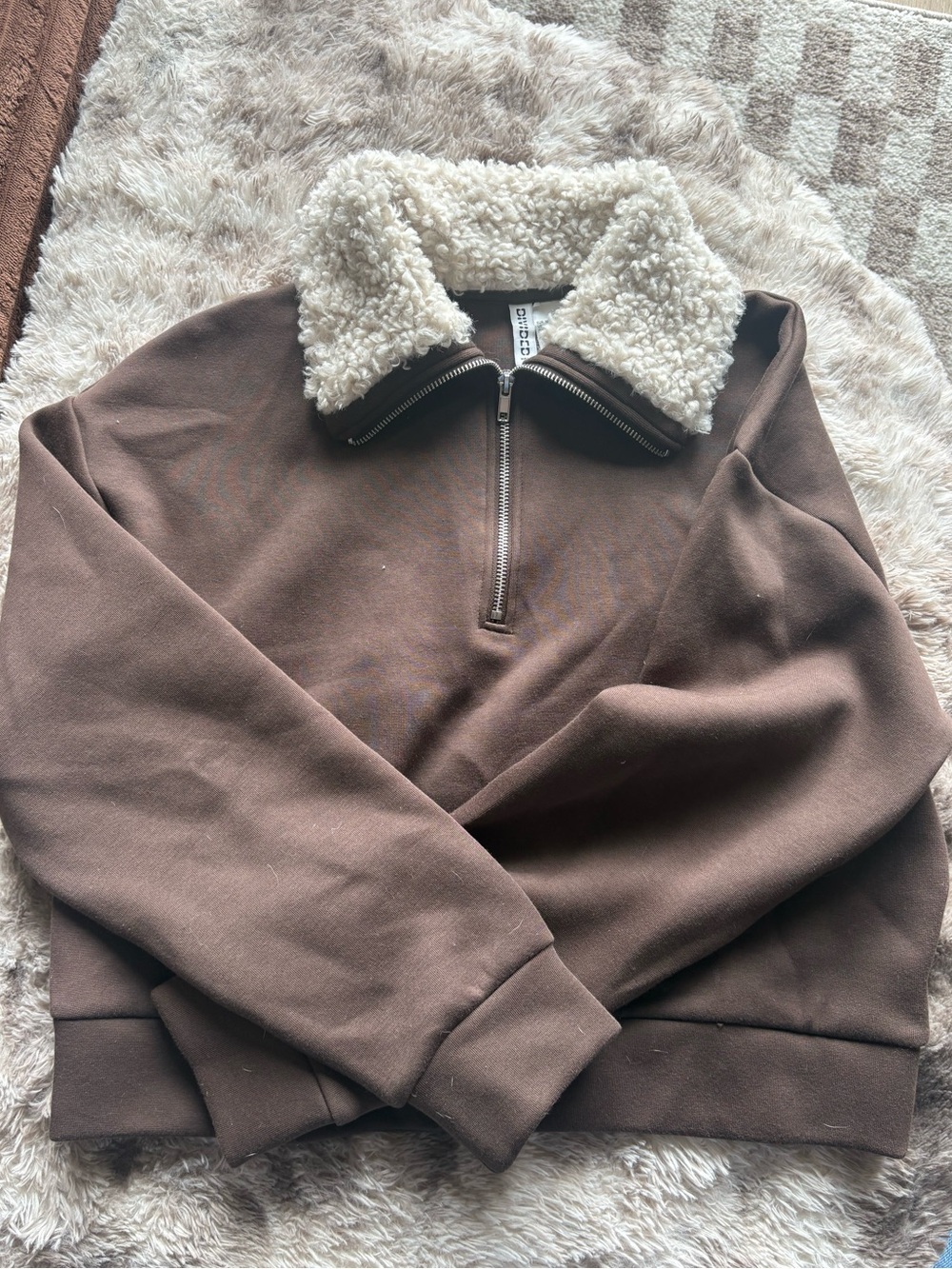 H&M women’s Brown Zip-Up Sweater with Cream Sherpa Collar